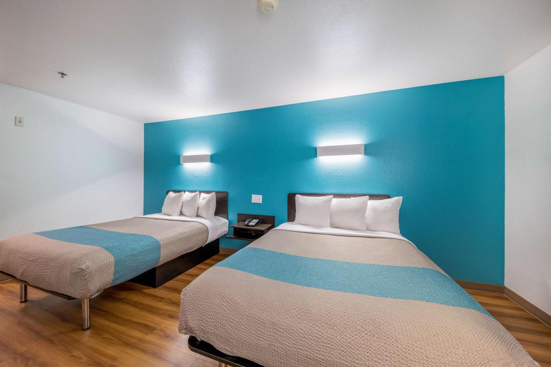 Motel 6-Decatur, TX photo 10