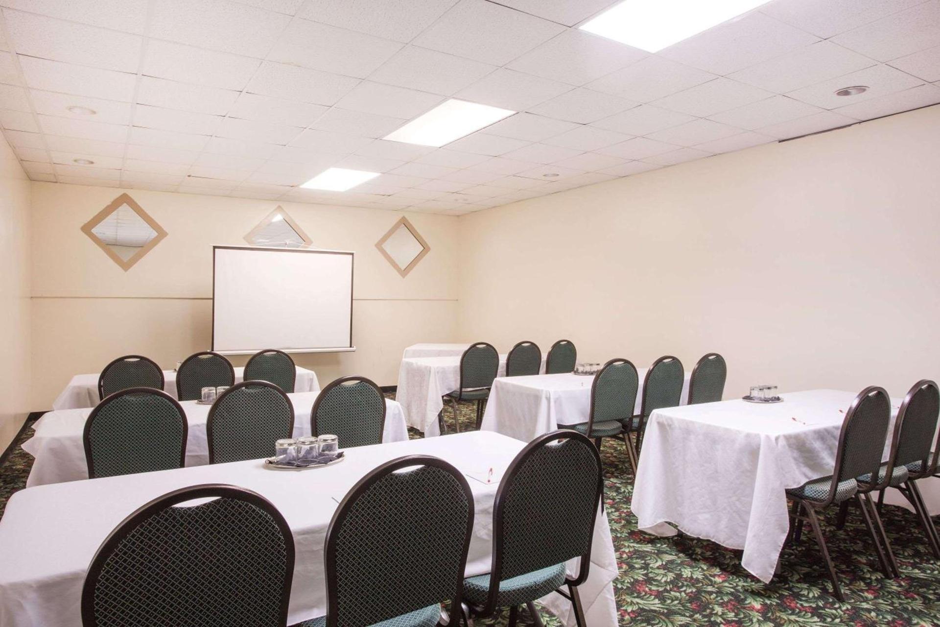Ramada by Wyndham & Suites Warner Robins photo 8