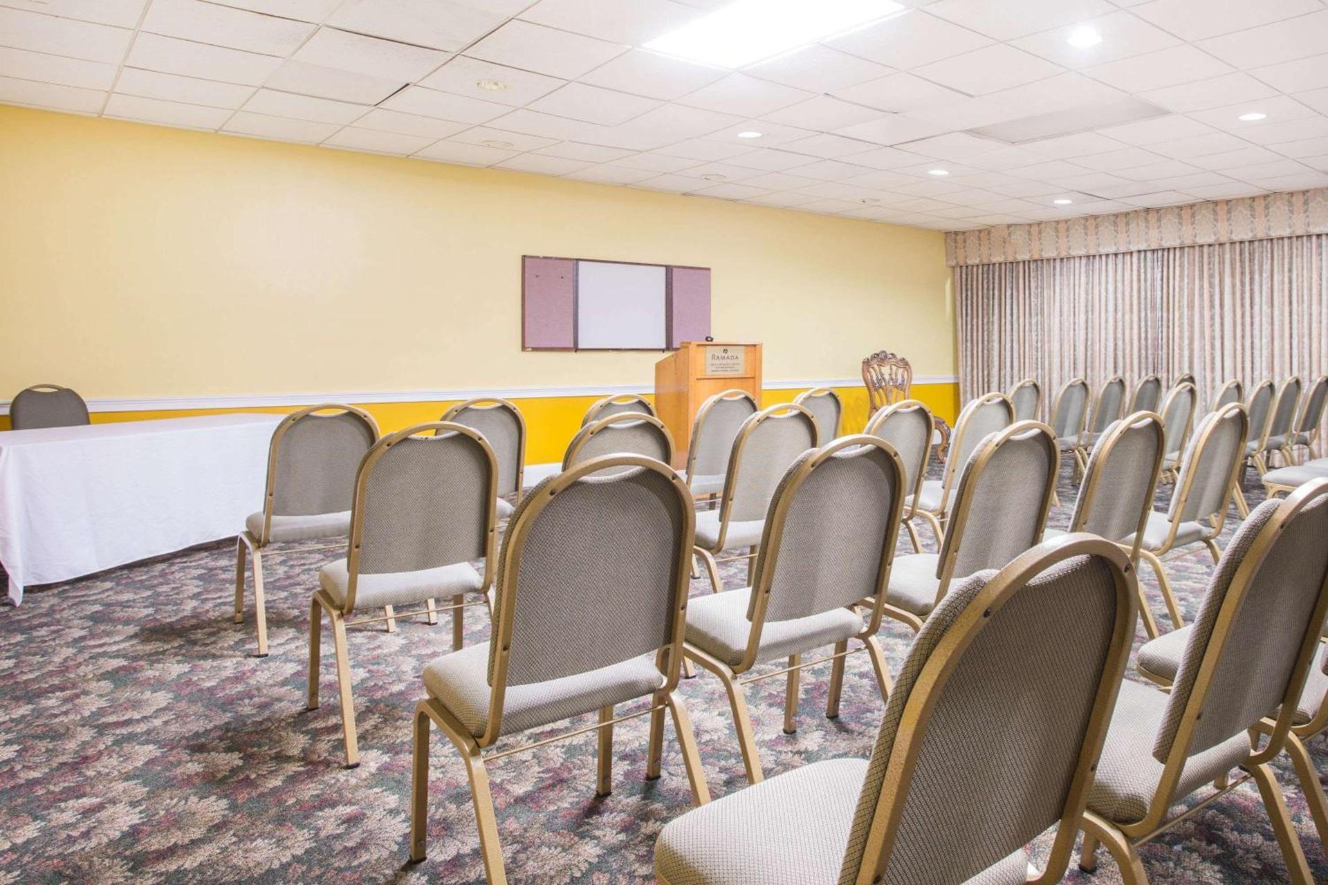 Ramada by Wyndham & Suites Warner Robins photo 11