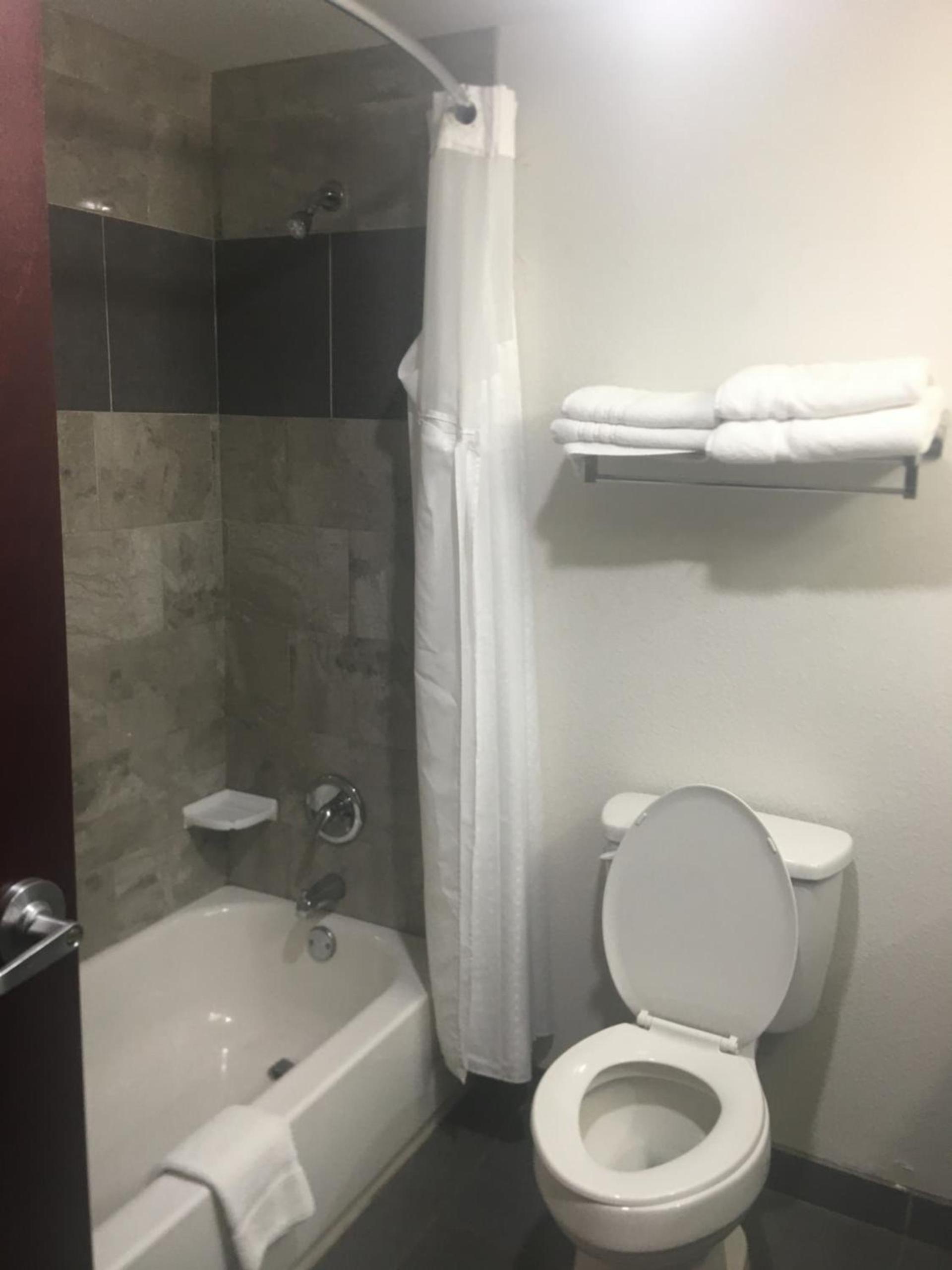 Days Inn by Wyndham Alva photo 40