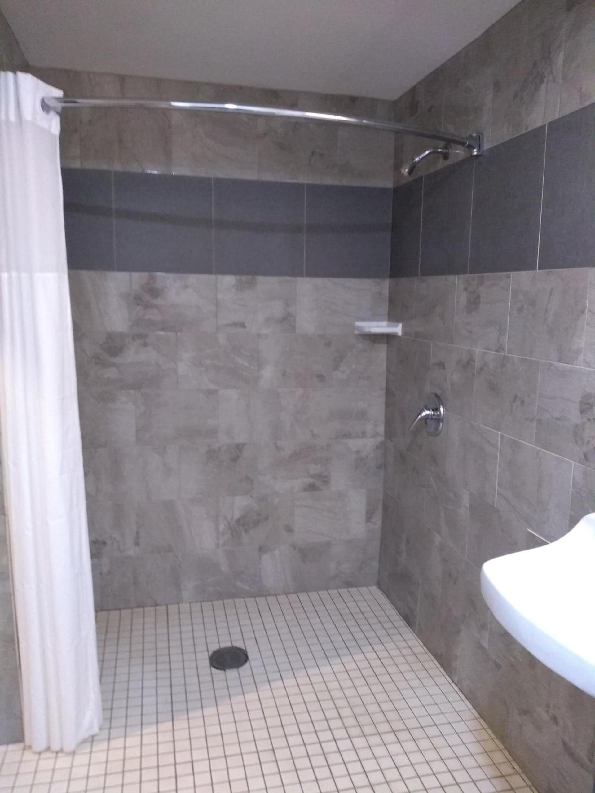 Days Inn by Wyndham Alva photo 38