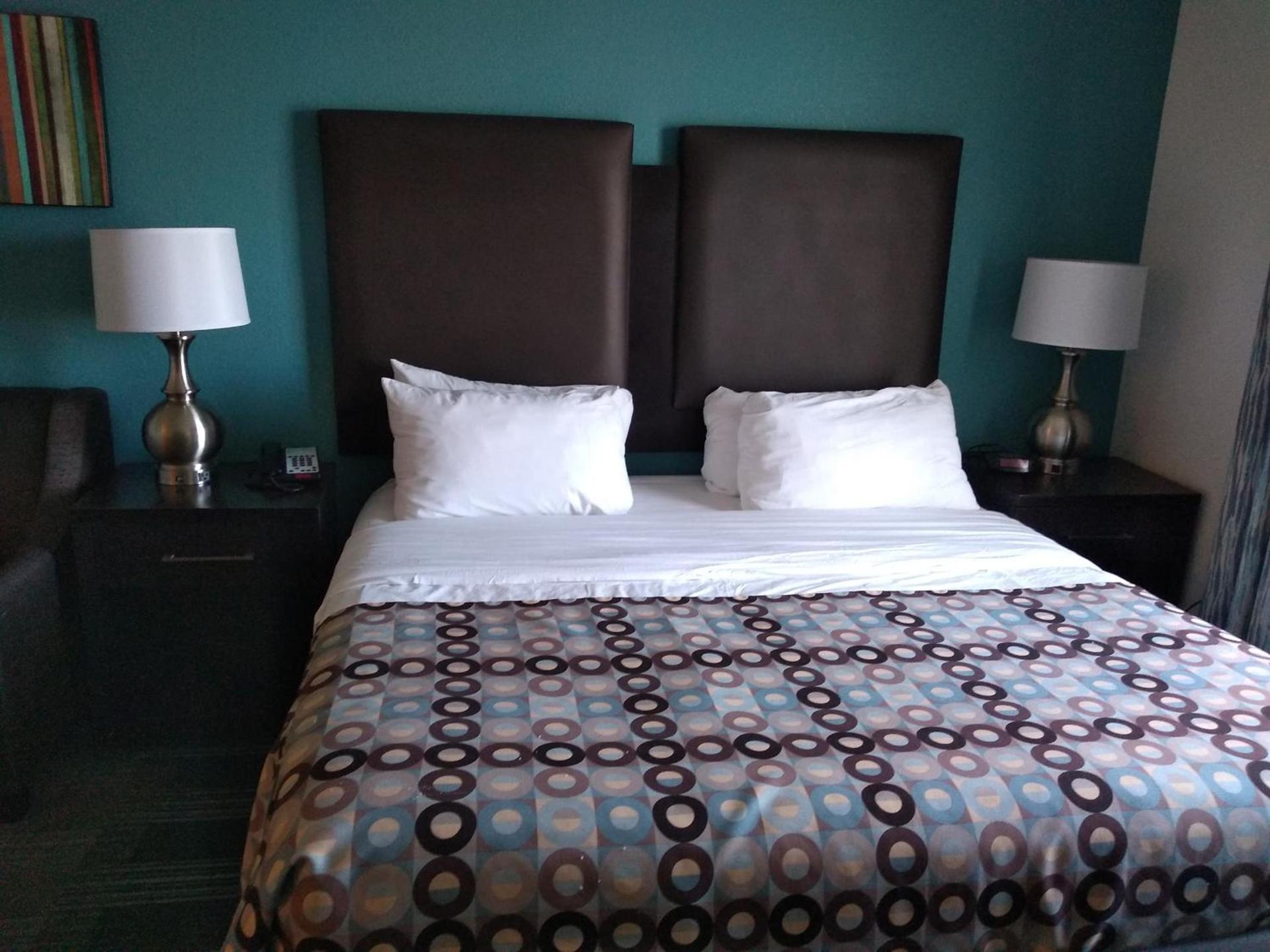 Days Inn by Wyndham Alva photo 44