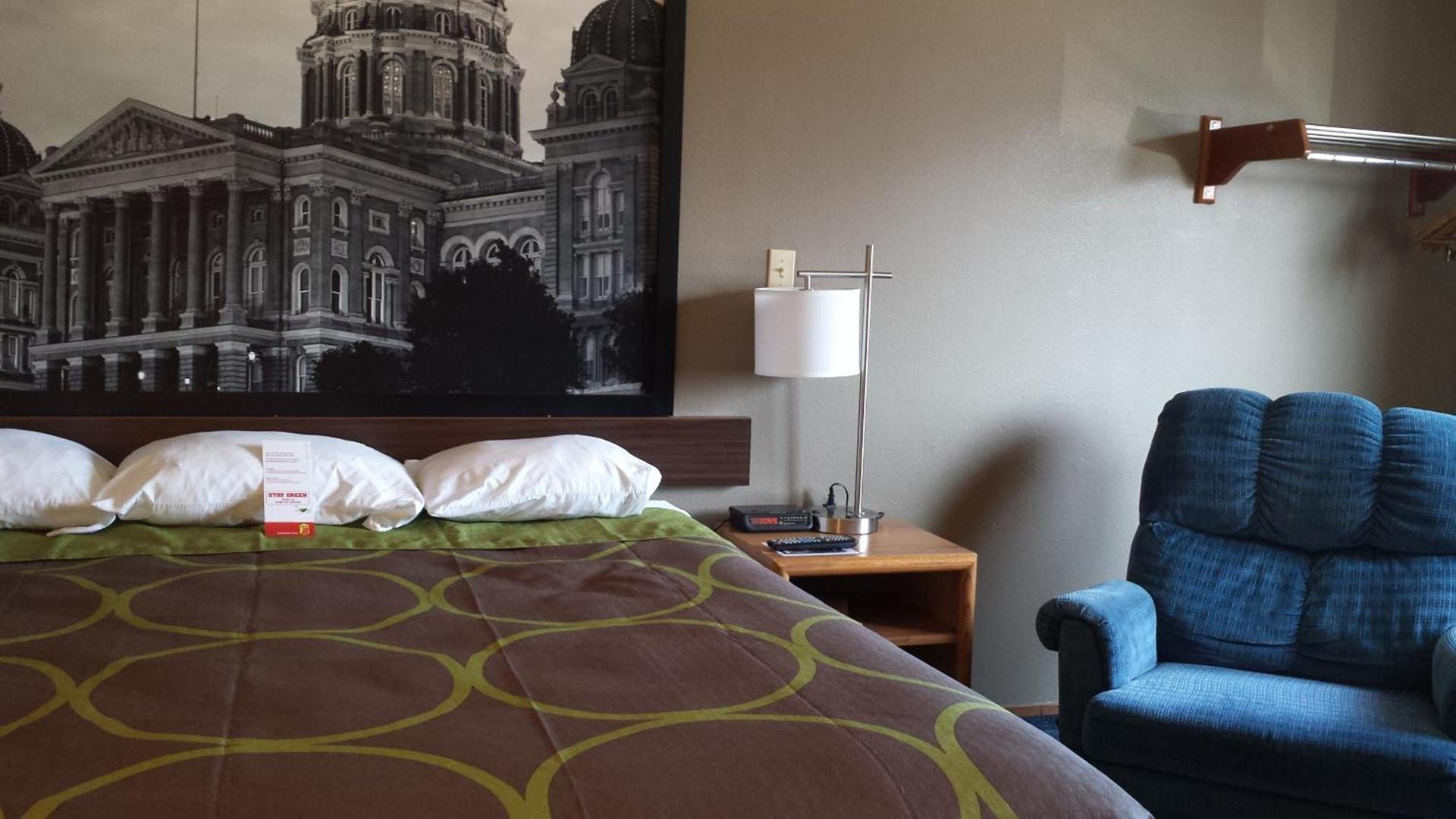 Super 8 by Wyndham Pella photo 20