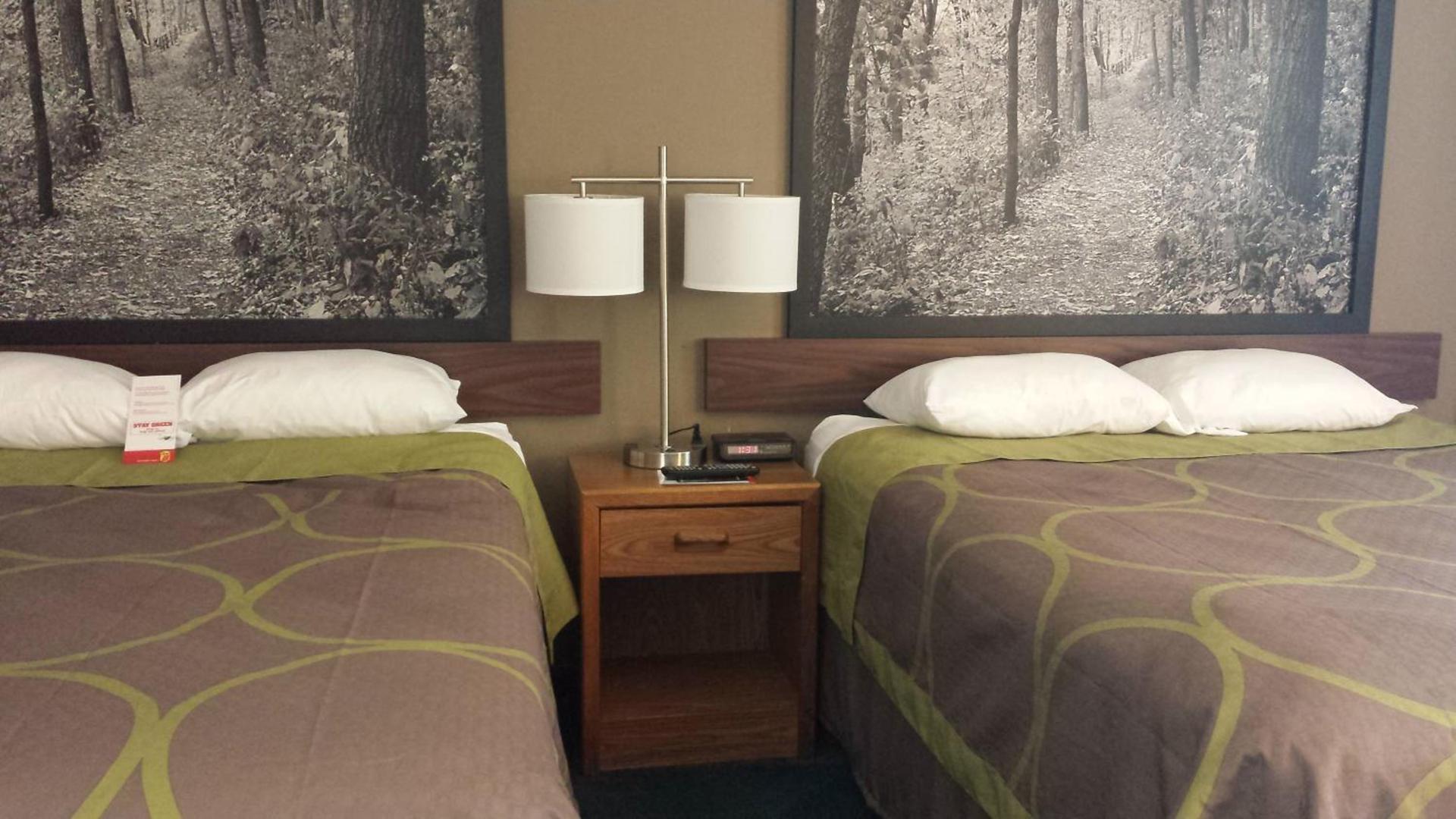 Super 8 by Wyndham Pella photo 18