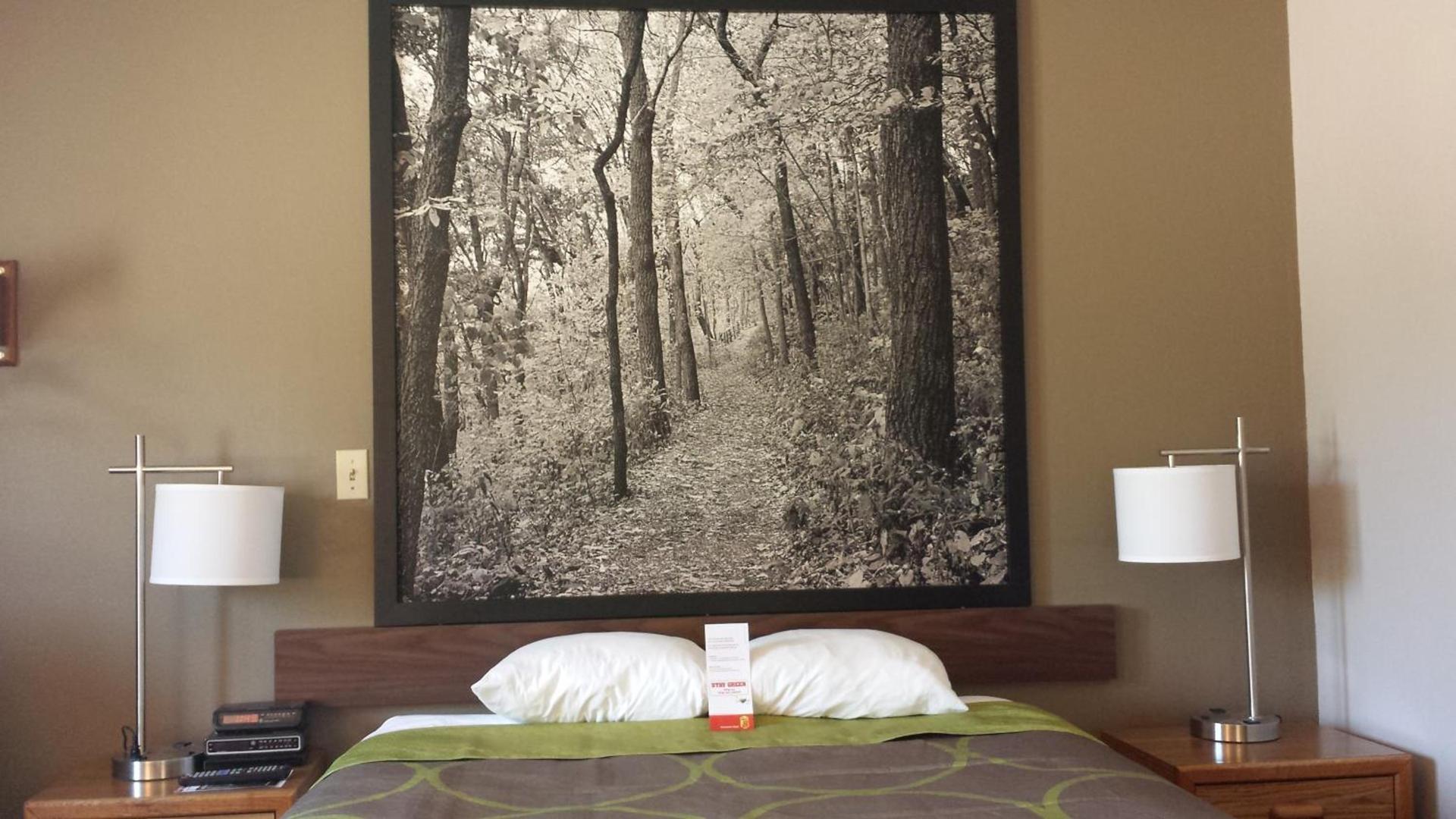 Super 8 by Wyndham Pella photo 23