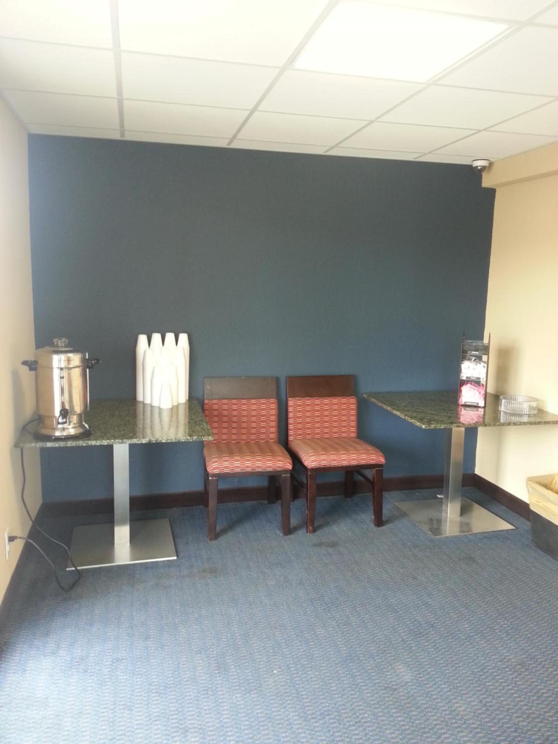Howard Johnson by Wyndham Odessa TX photo 16