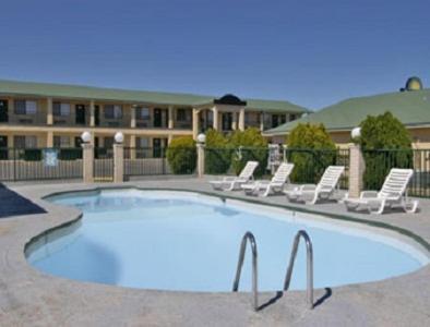 Days Inn by Wyndham Snyder photo 18