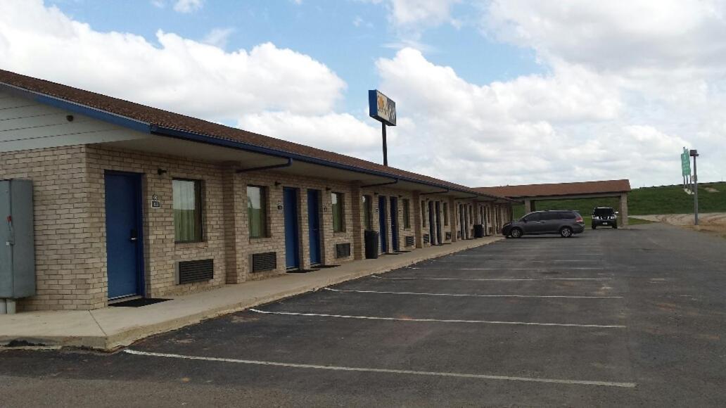 Sona Inn — hotel in Dilley