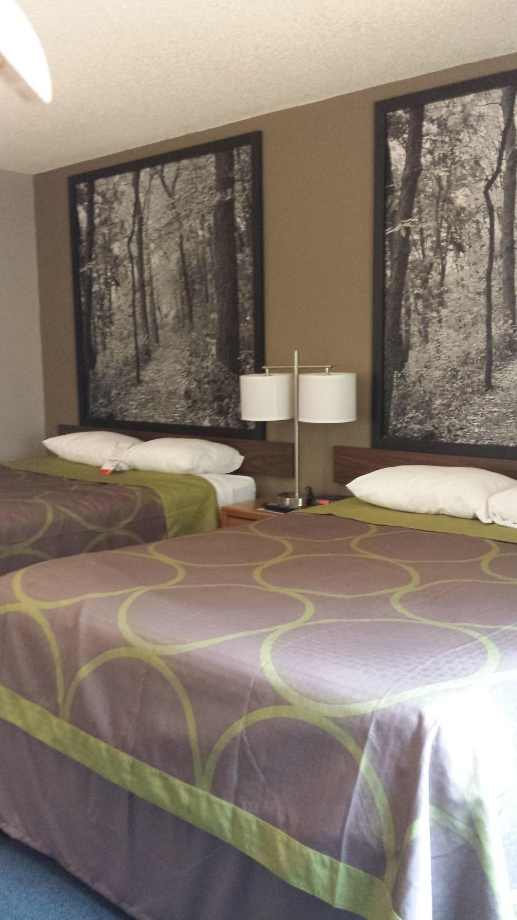 Super 8 by Wyndham Pella photo 19