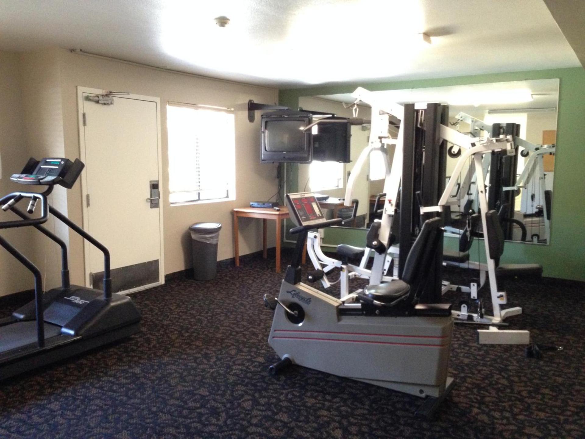 Super 8 by Wyndham Barstow photo 18