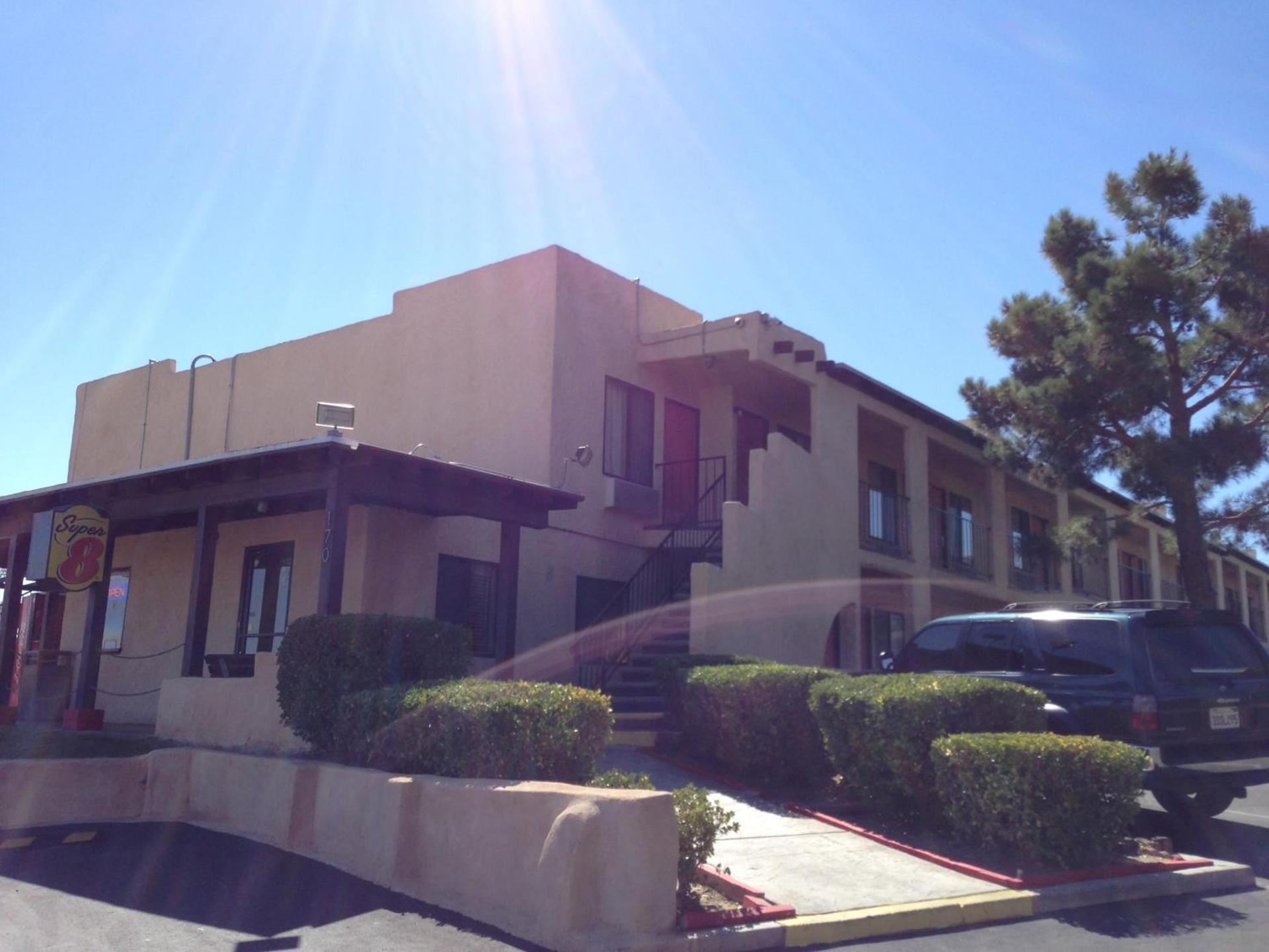 Super 8 by Wyndham Barstow photo 23