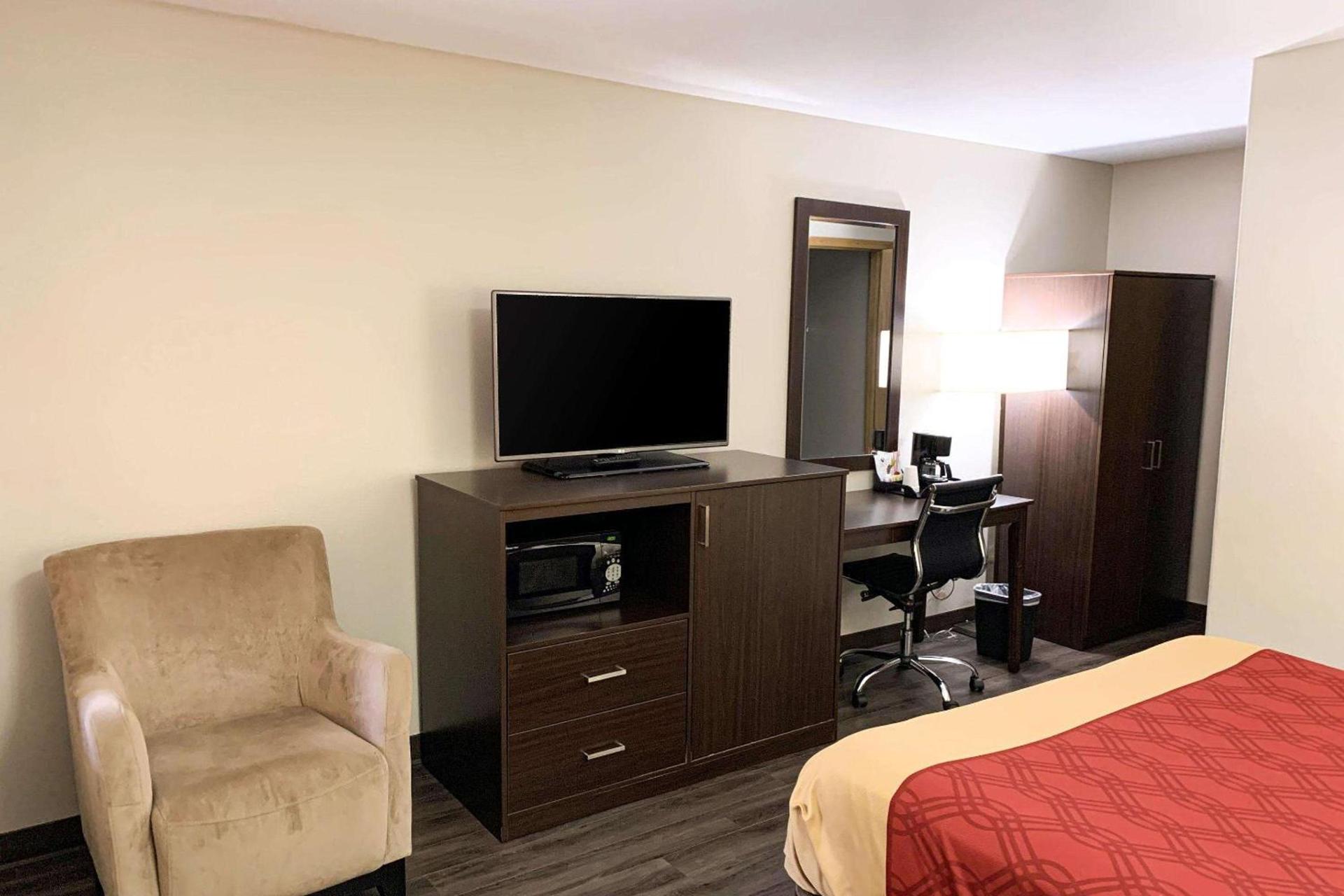 Econo Lodge Portland Downtown photo 18
