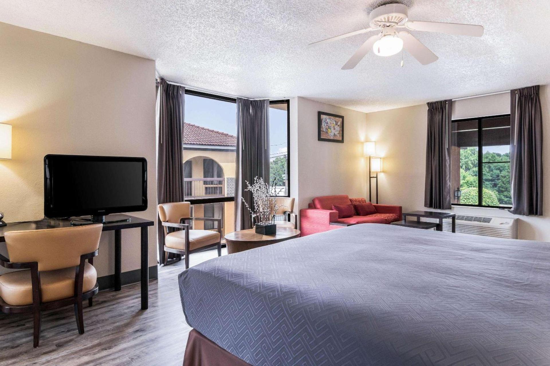 Econo Lodge Gainesville Downtown Area photo 8