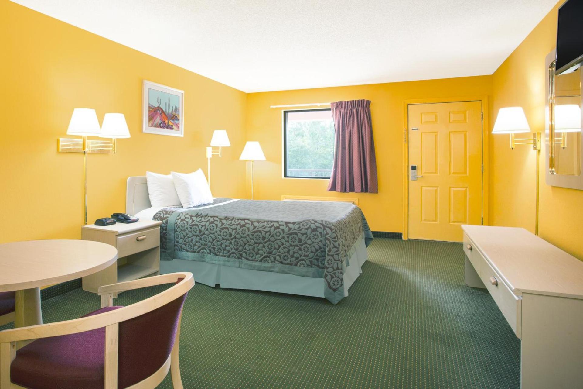 Days Inn by Wyndham Camilla photo 16