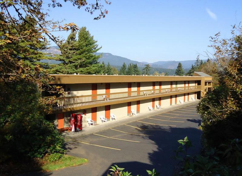Columbia Gorge Inn photo 7