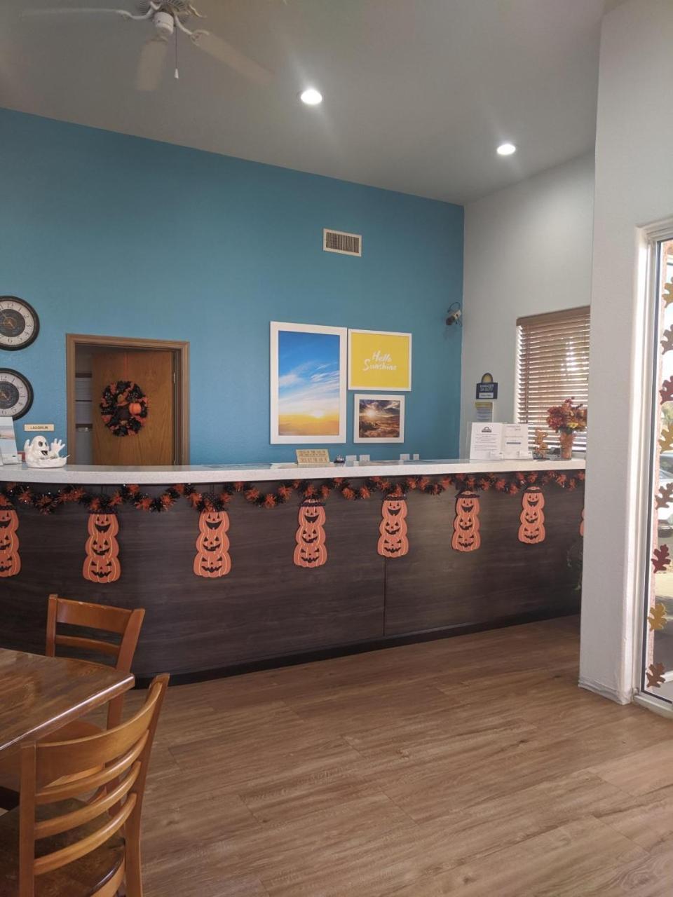 Days Inn by Wyndham Bullhead City photo 4