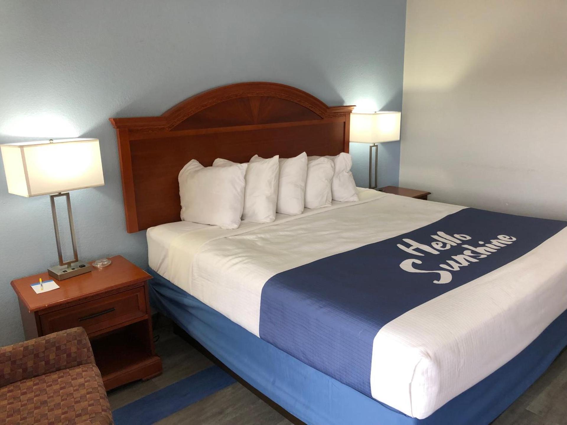 Days Inn by Wyndham Shorter photo 9