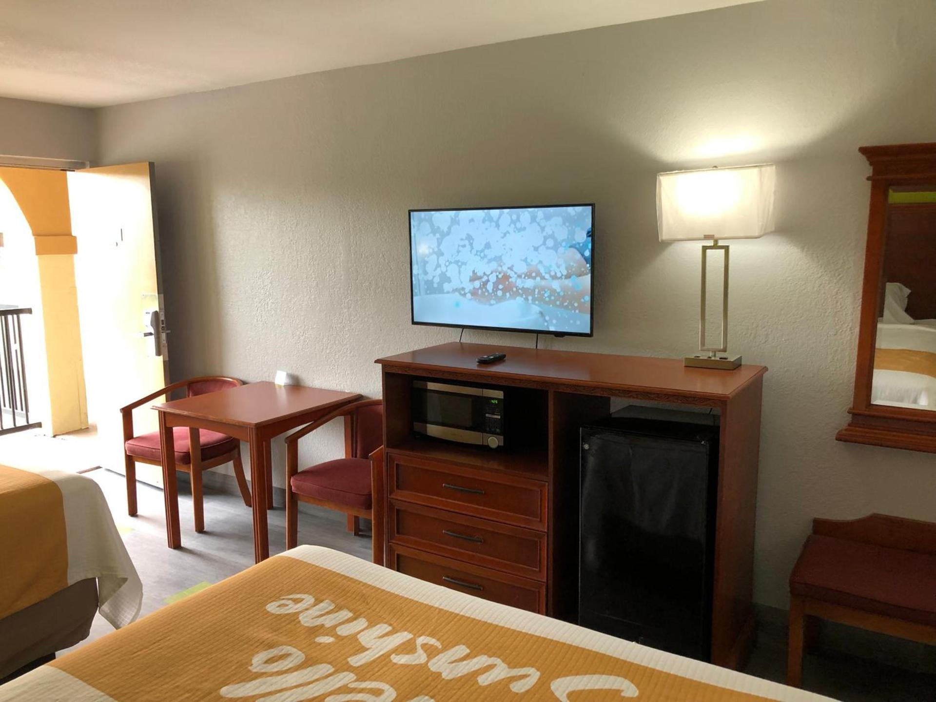 Days Inn by Wyndham Shorter photo 17
