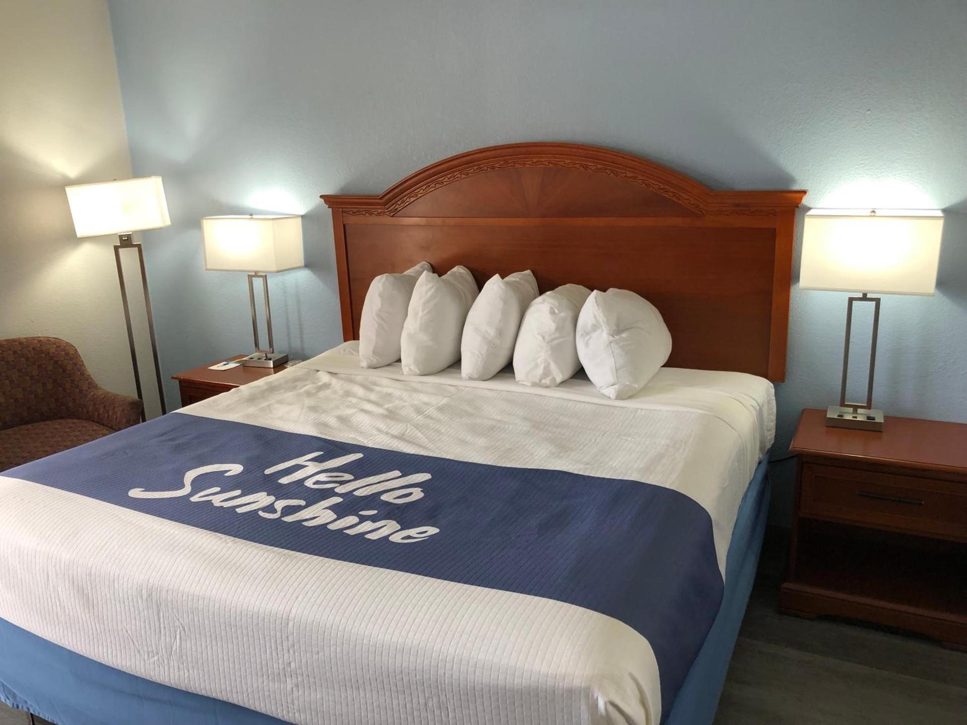 Days Inn by Wyndham Shorter photo 8