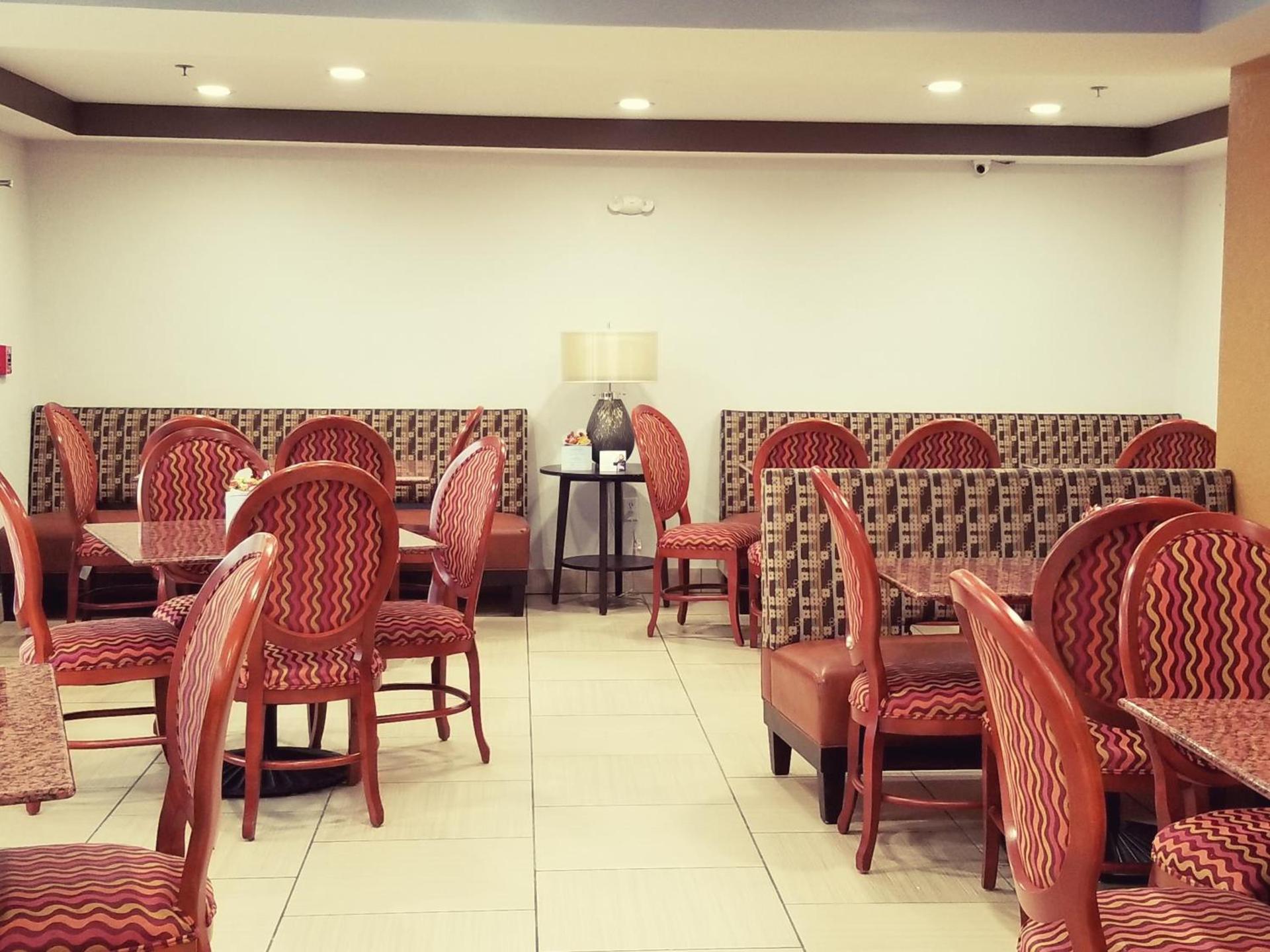 Travelodge by Wyndham Fort Wayne North photo 8