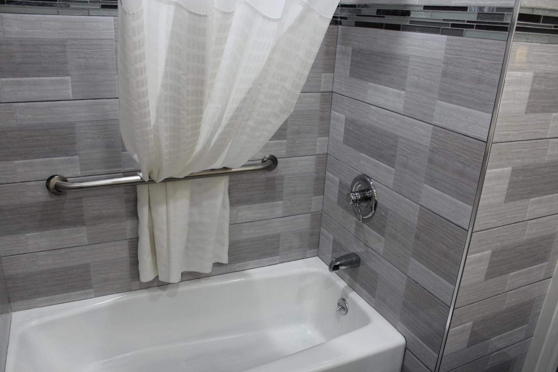 Mirage Inn & Suites photo 25