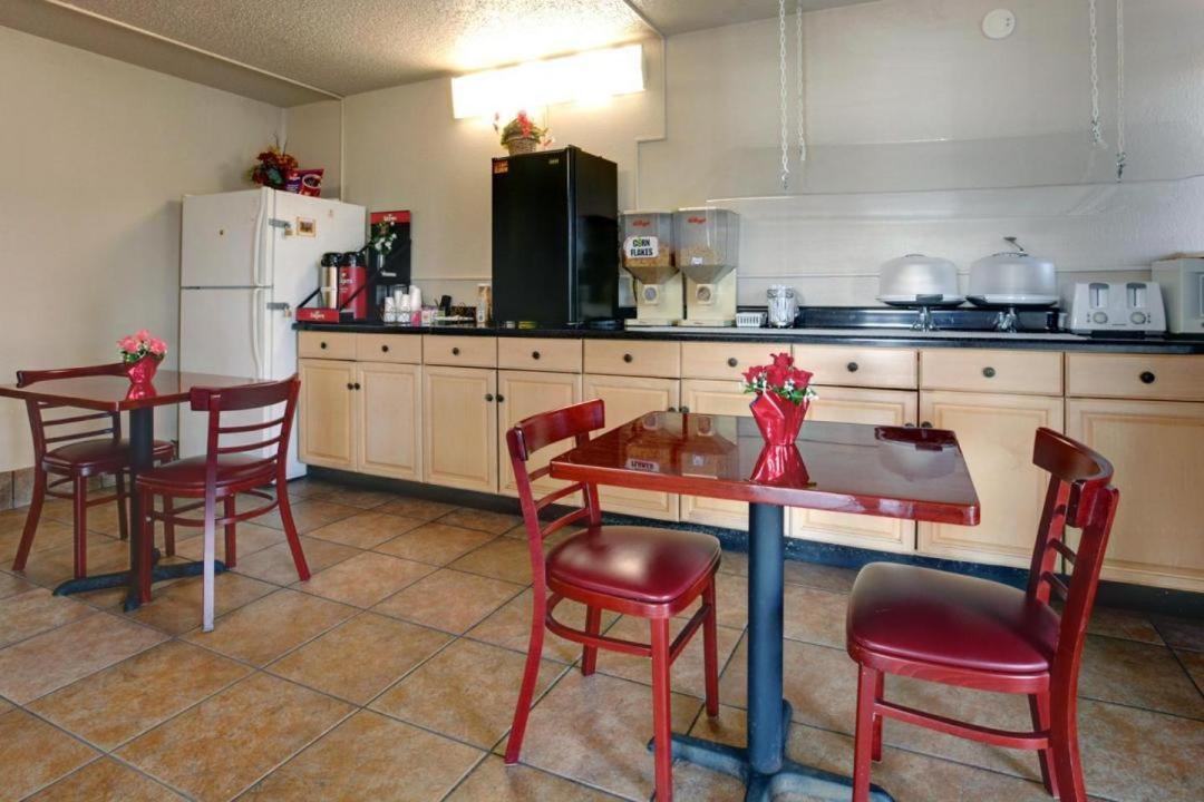 Americas Best Value Inn Alachua photo 3