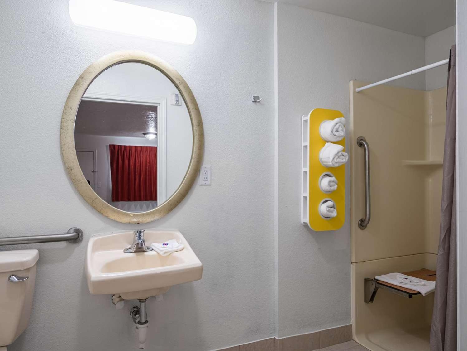 Motel 6-Columbus, OH - OSU photo 31