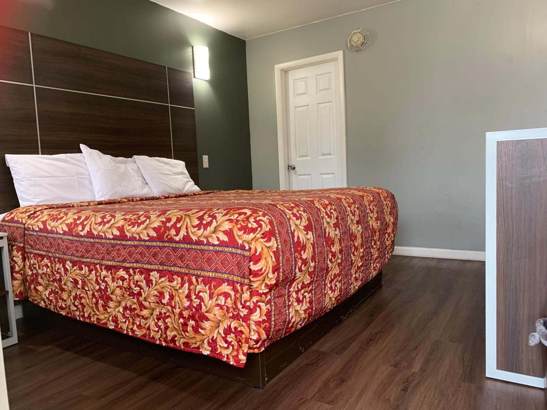Red Carpet Inn - Norristown photo 17