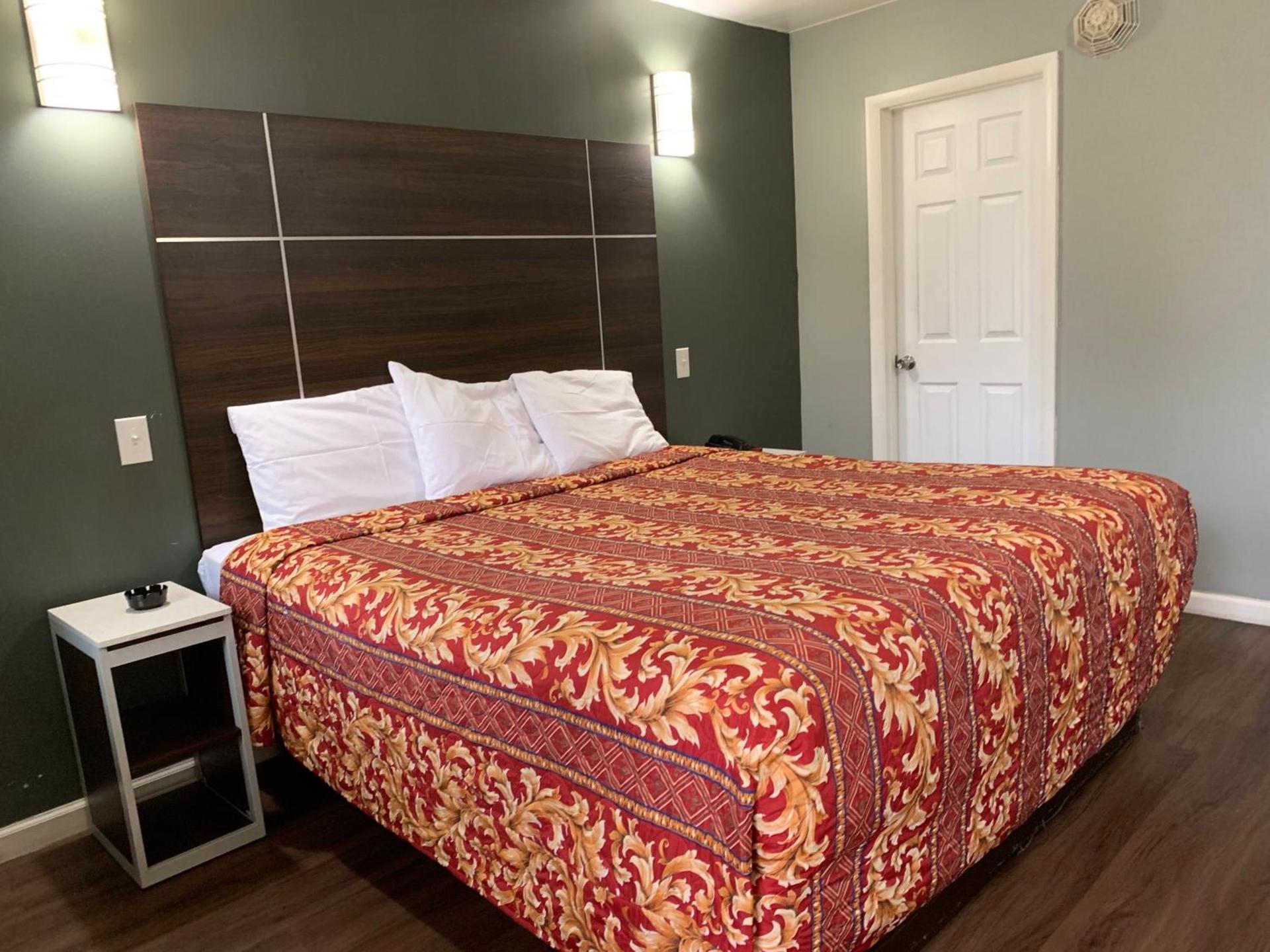 Red Carpet Inn - Norristown photo 13