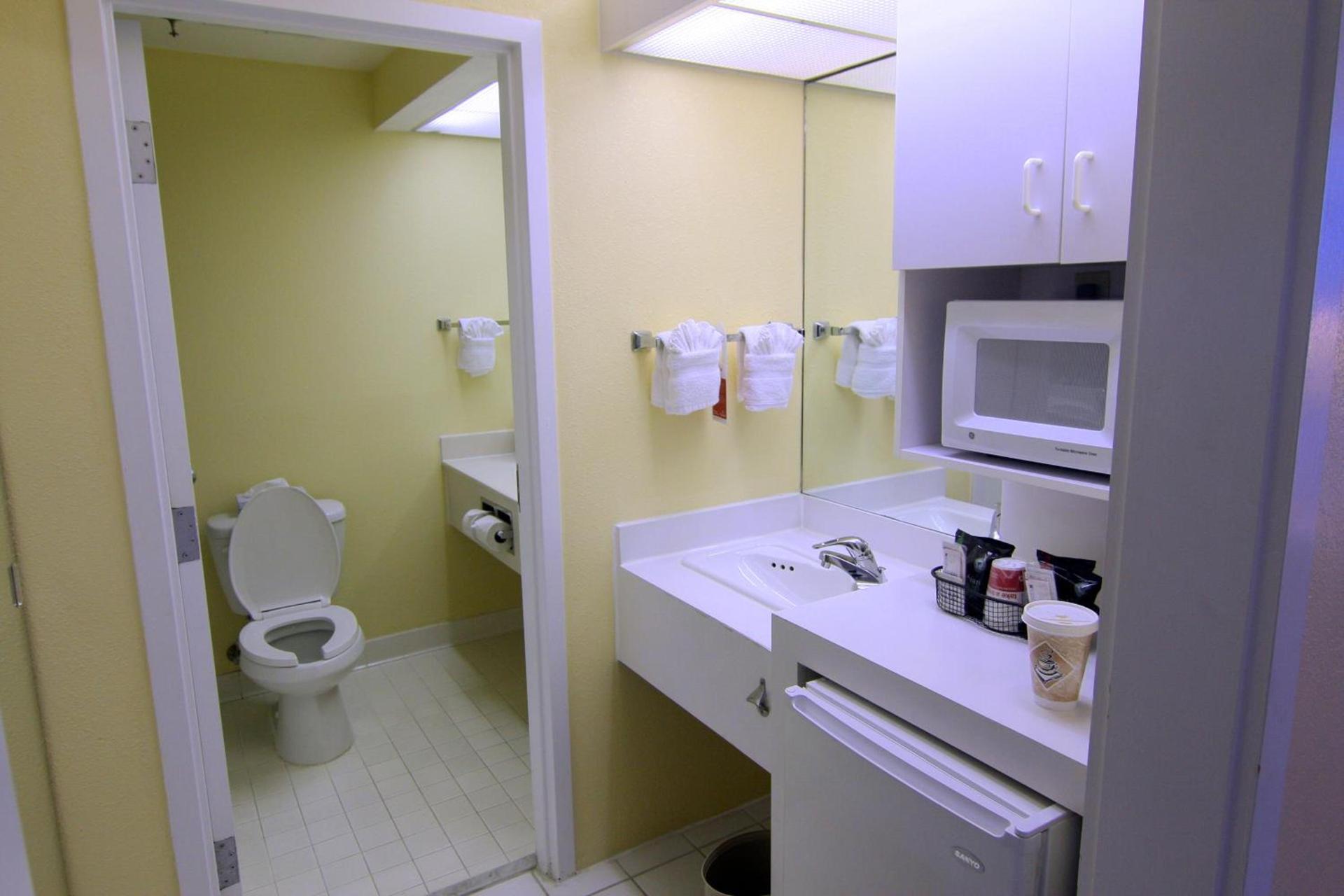 Ramada by Wyndham Kissimmee Gateway - Free Theme Park Shuttle photo 98