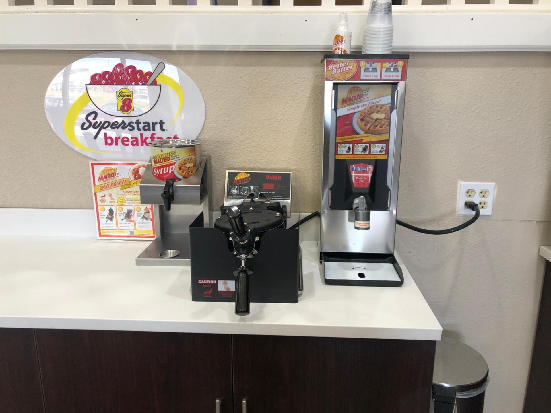 Super 8 by Wyndham Omaha SW photo 51
