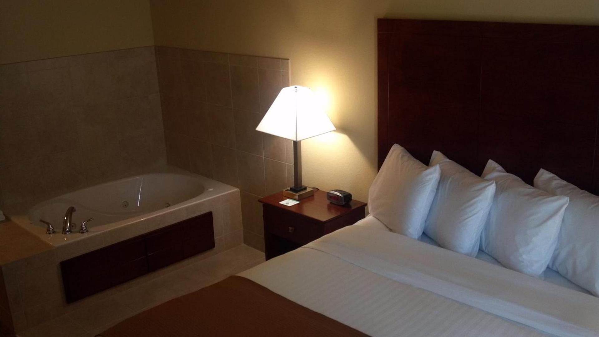 Cobblestone Hotel & Suites - Knoxville photo 12