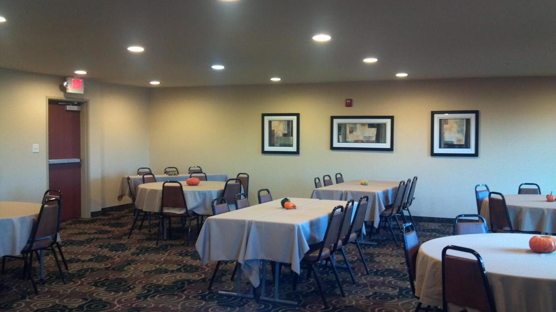 Cobblestone Hotel & Suites - Knoxville photo 17