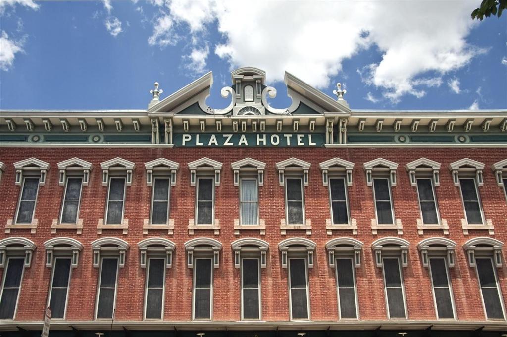 Historic Plaza Hotel photo 2