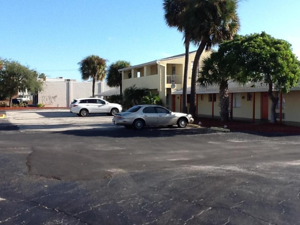 Sunset Inn- Fort Pierce, FL photo 42