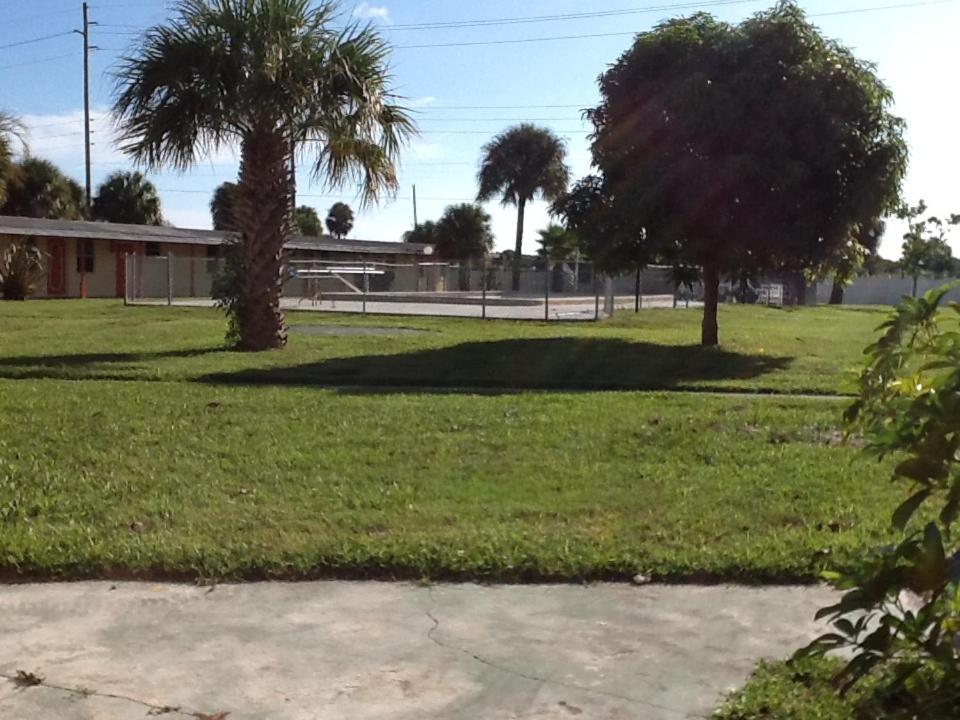 Sunset Inn- Fort Pierce, FL photo 47
