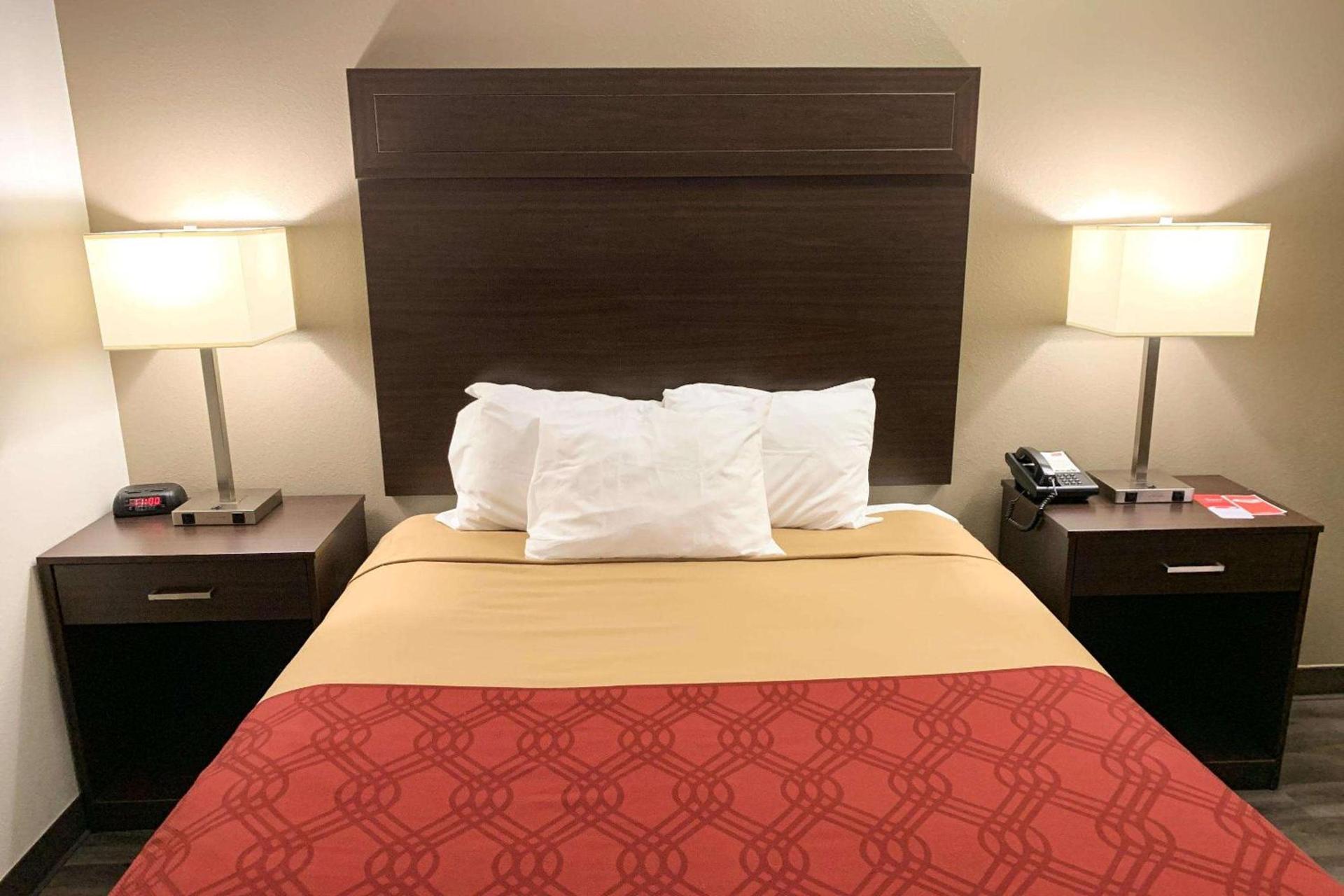 Econo Lodge Portland Downtown photo 12