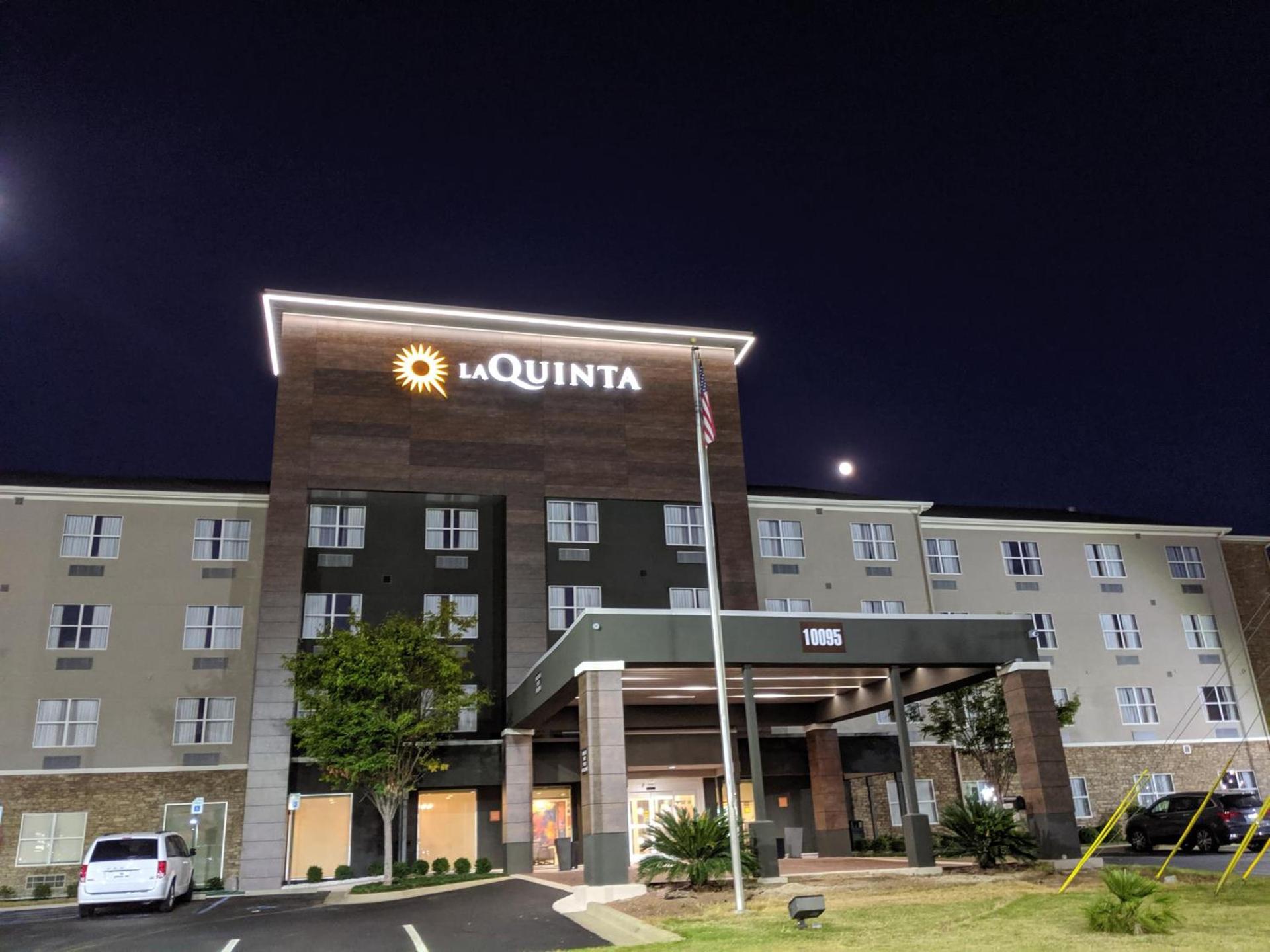 La Quinta by Wyndham Montgomery photo 2