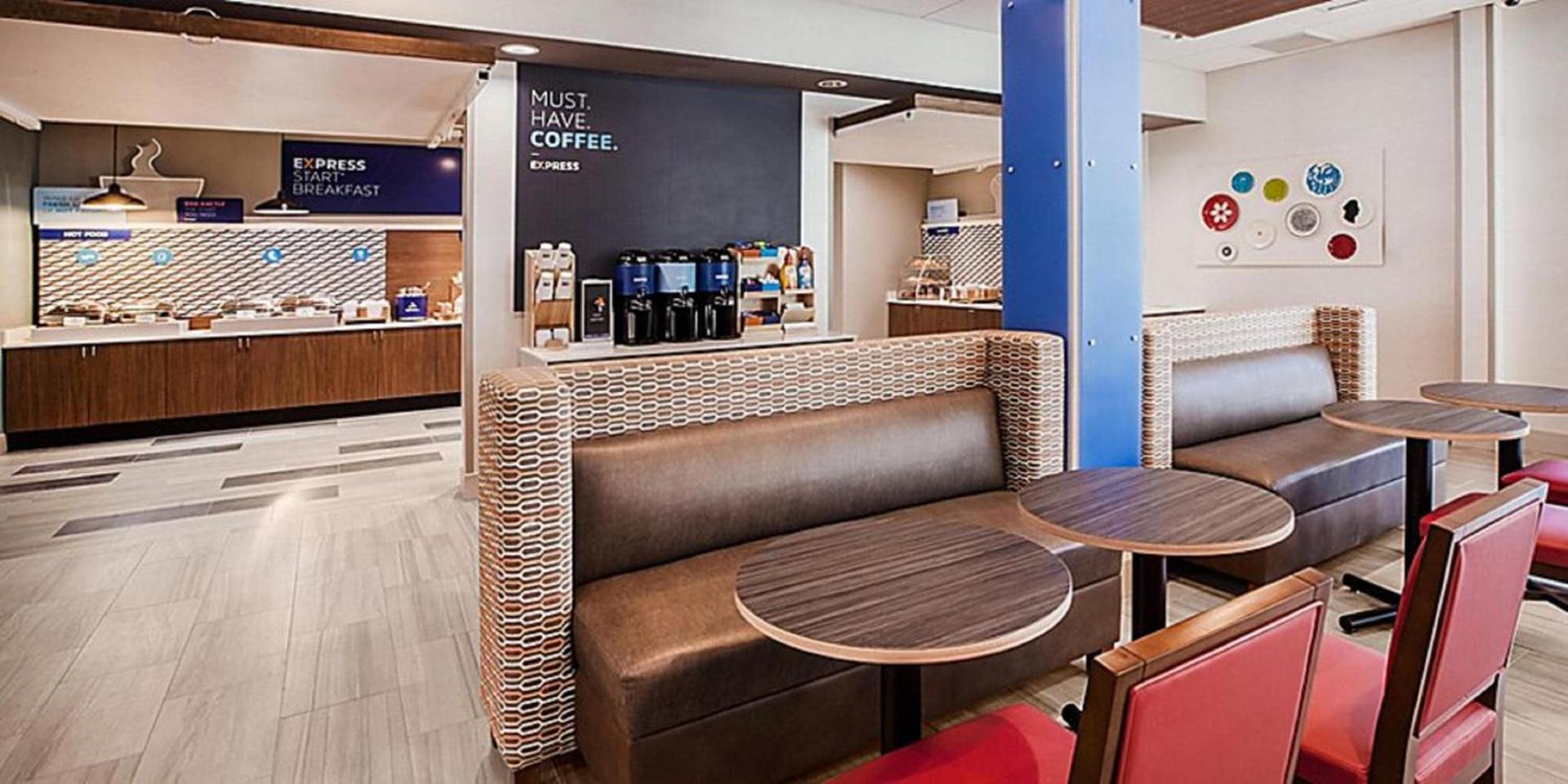 Holiday Inn Express & Suites - Marion by IHG photo 7