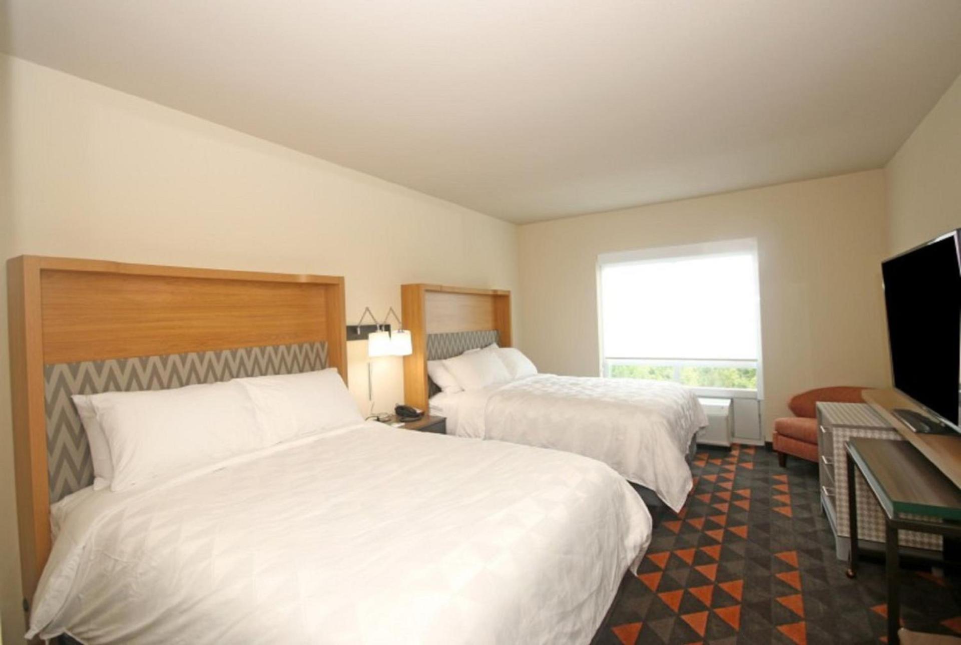 Holiday Inn & Suites - Fayetteville W-Fort Bragg Area by IHG photo 9
