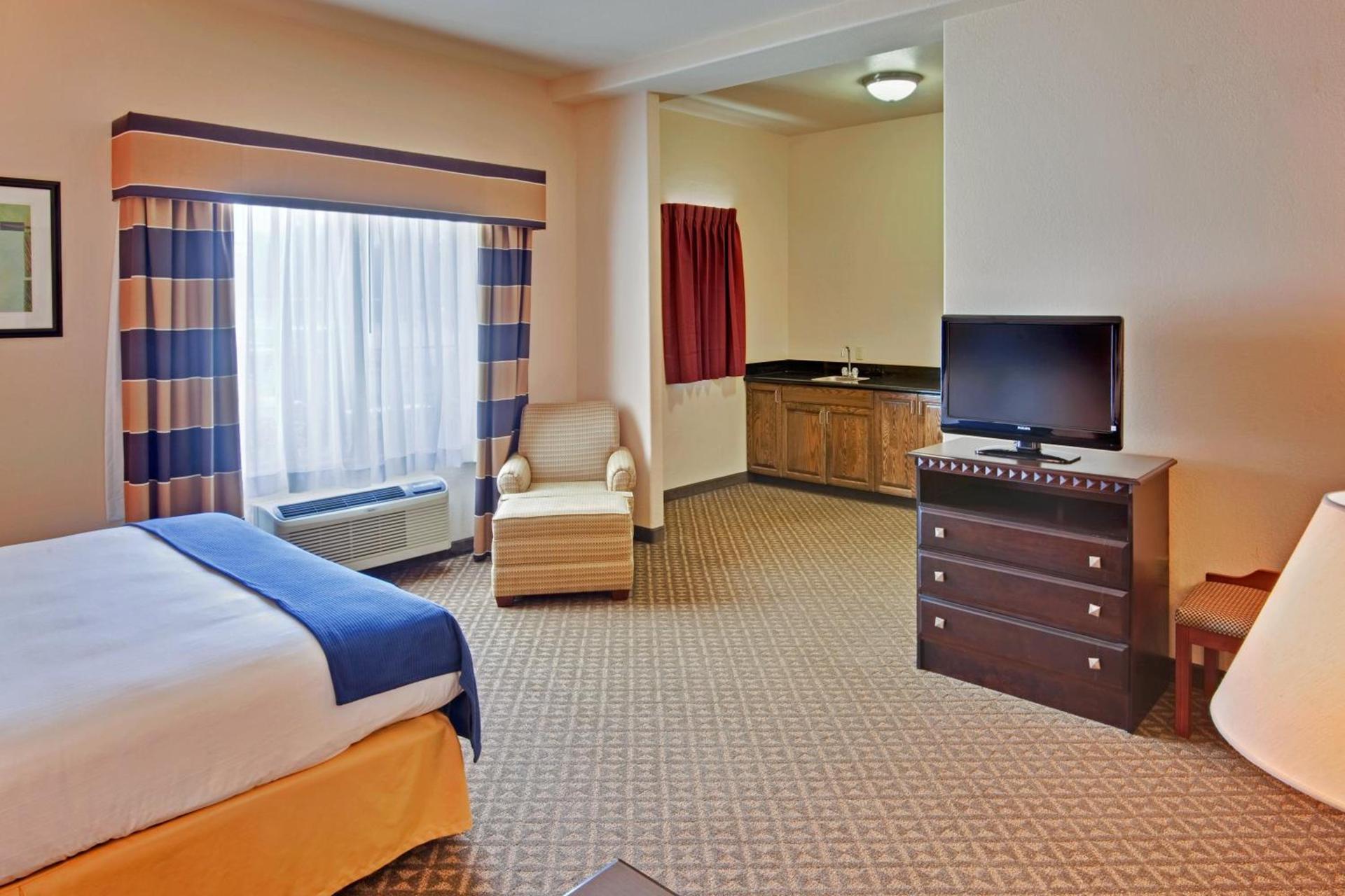Holiday Inn Express Delano Highway 99 by IHG photo 18