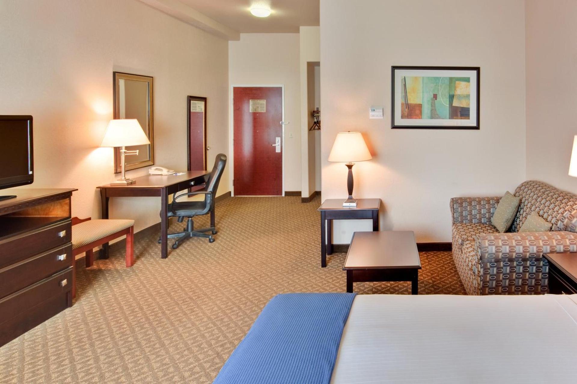 Holiday Inn Express Delano Highway 99 by IHG photo 32