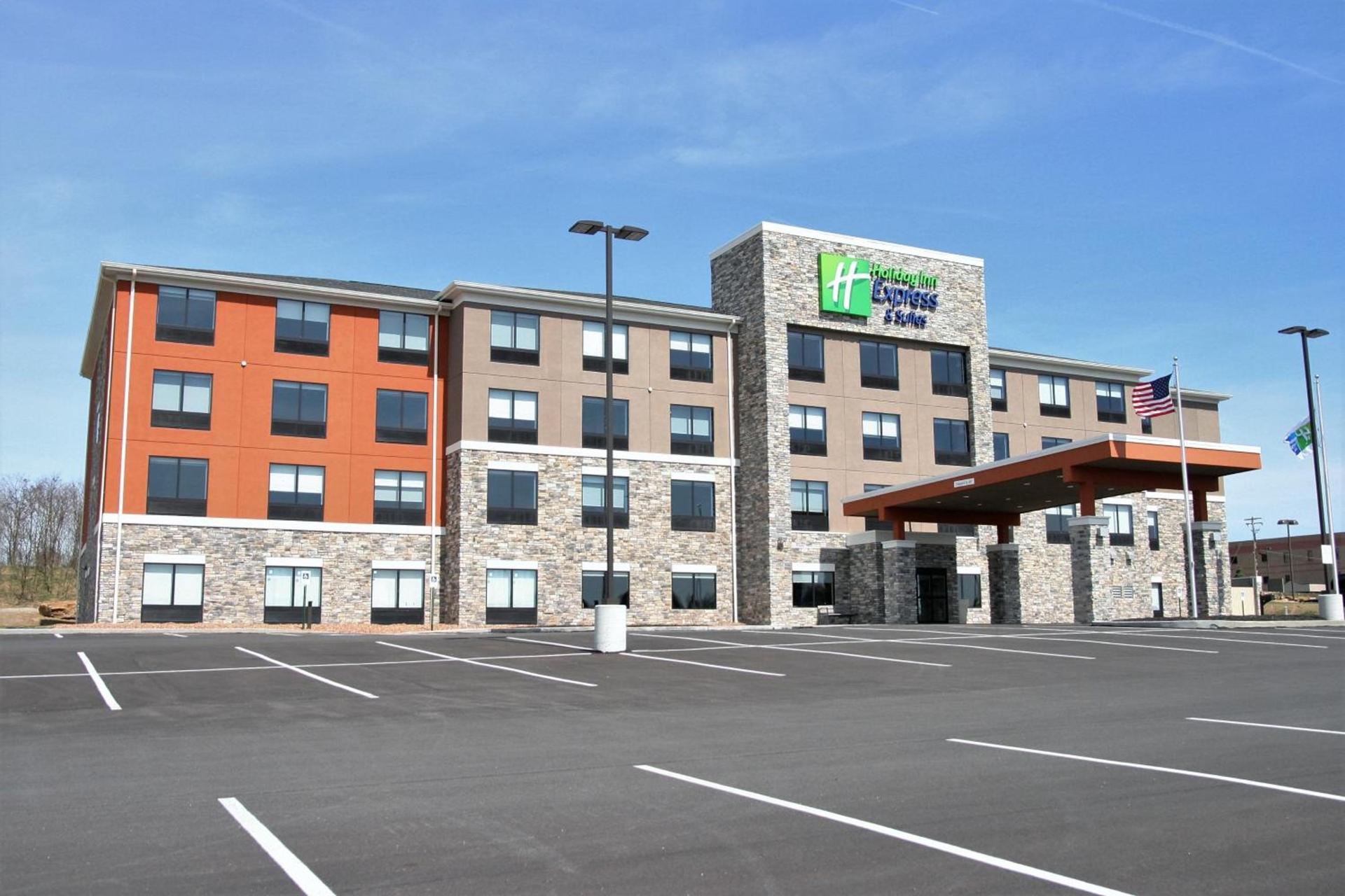 Holiday Inn Express & Suites Clarion by IHG — hotel in Clarion