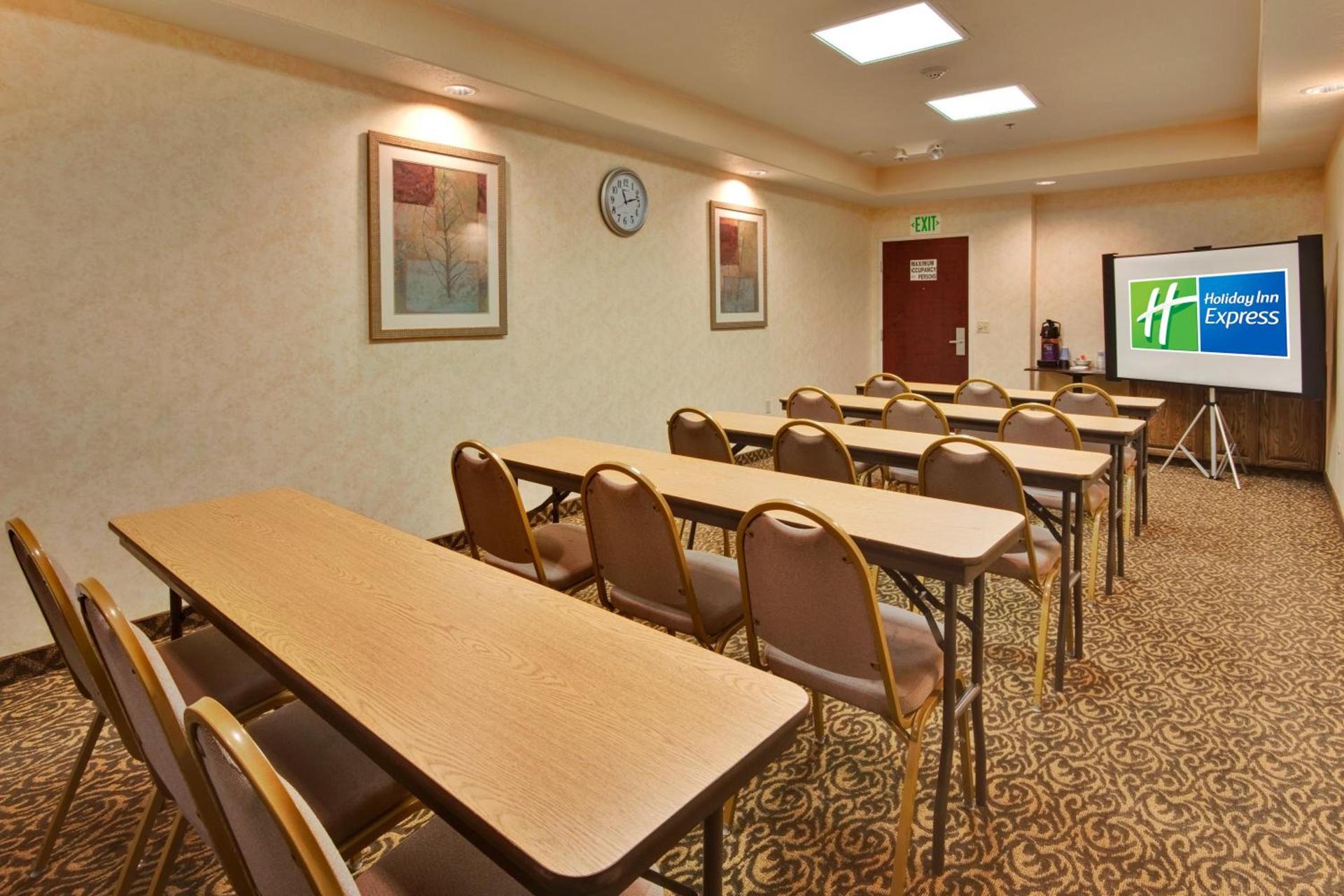 Holiday Inn Express Delano Highway 99 by IHG photo 25