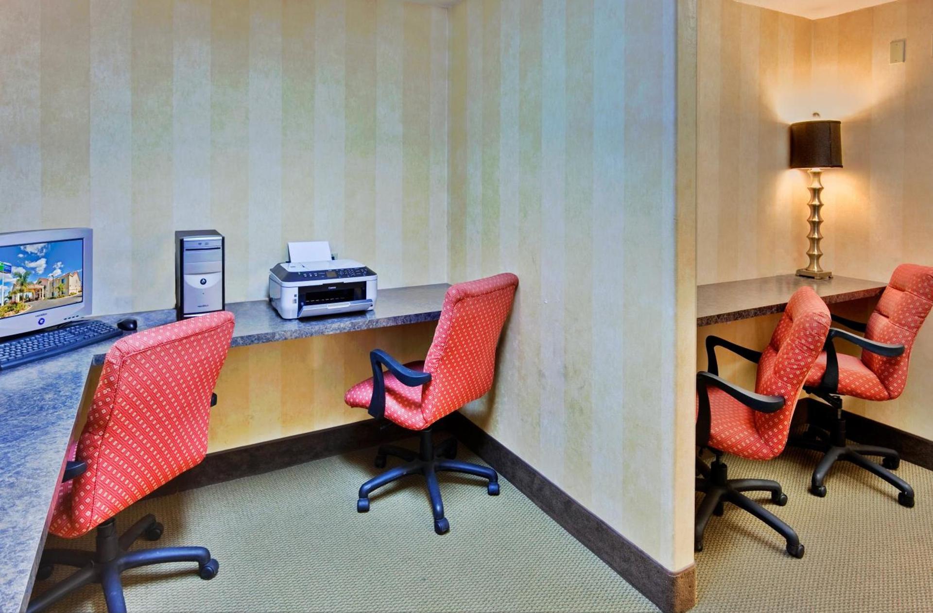 Holiday Inn Express Delano Highway 99 by IHG photo 10