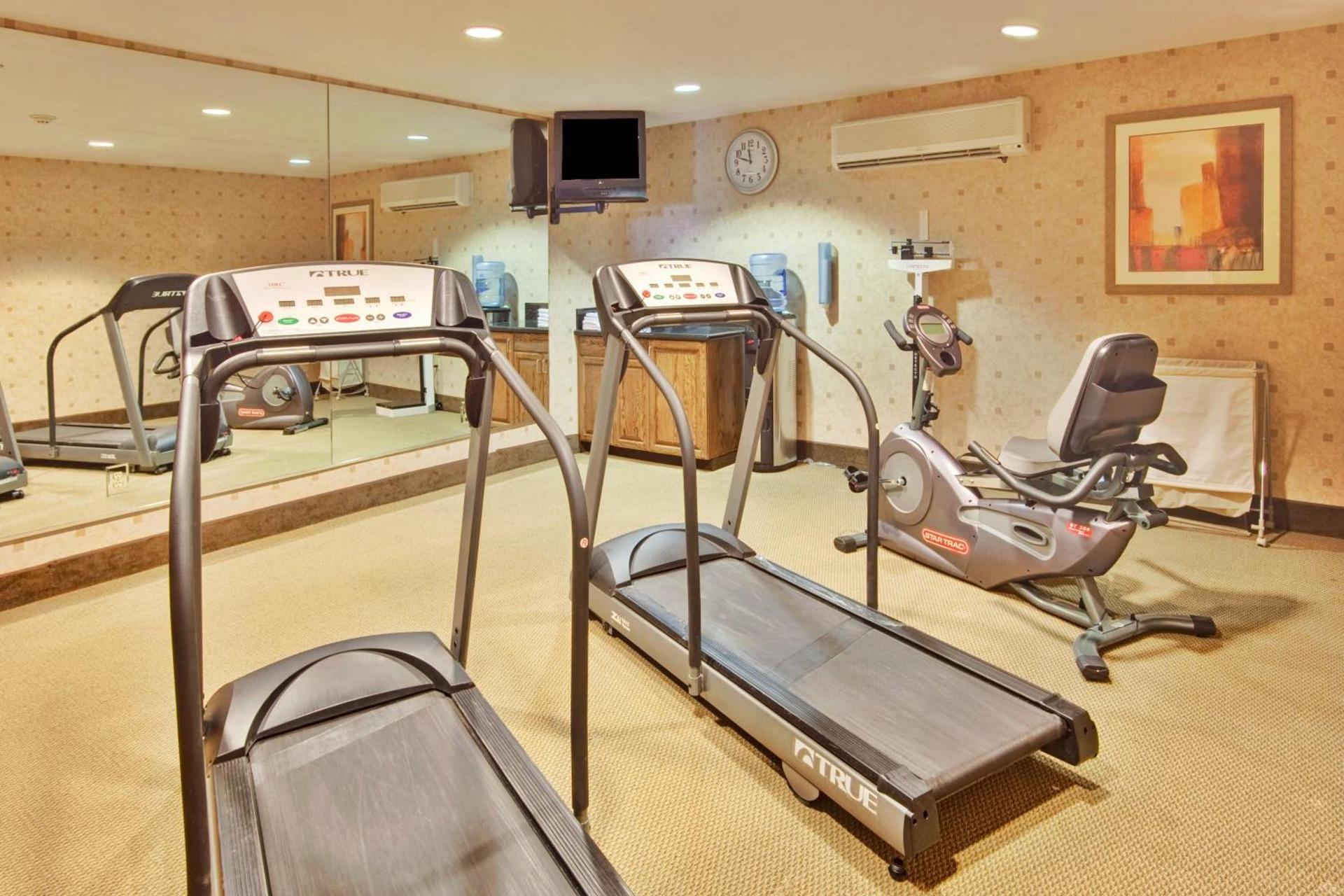Holiday Inn Express Delano Highway 99 by IHG photo 12