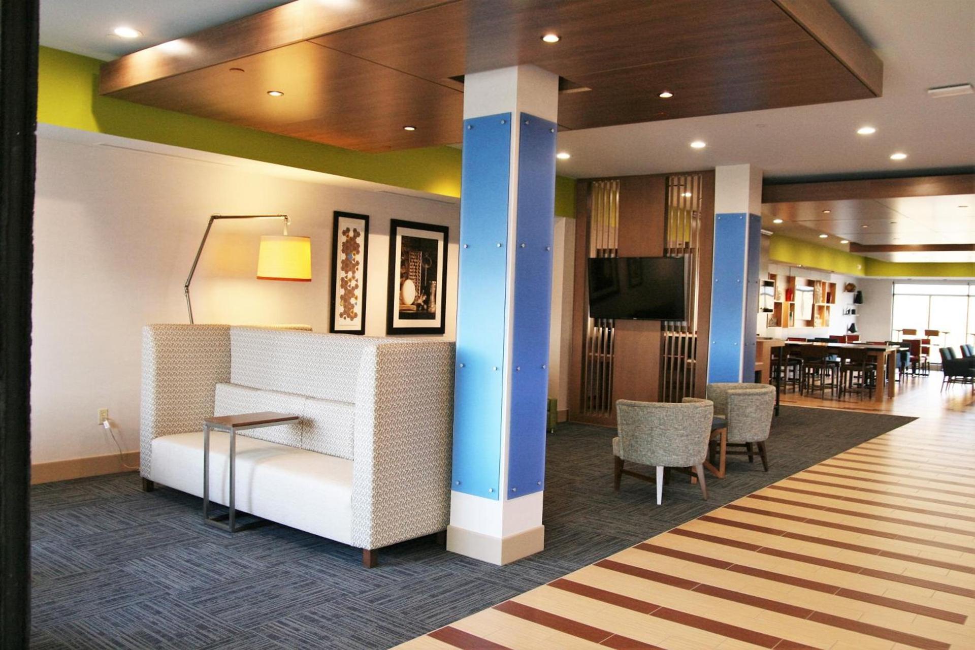 Holiday Inn Express & Suites Clarion by IHG photo 6