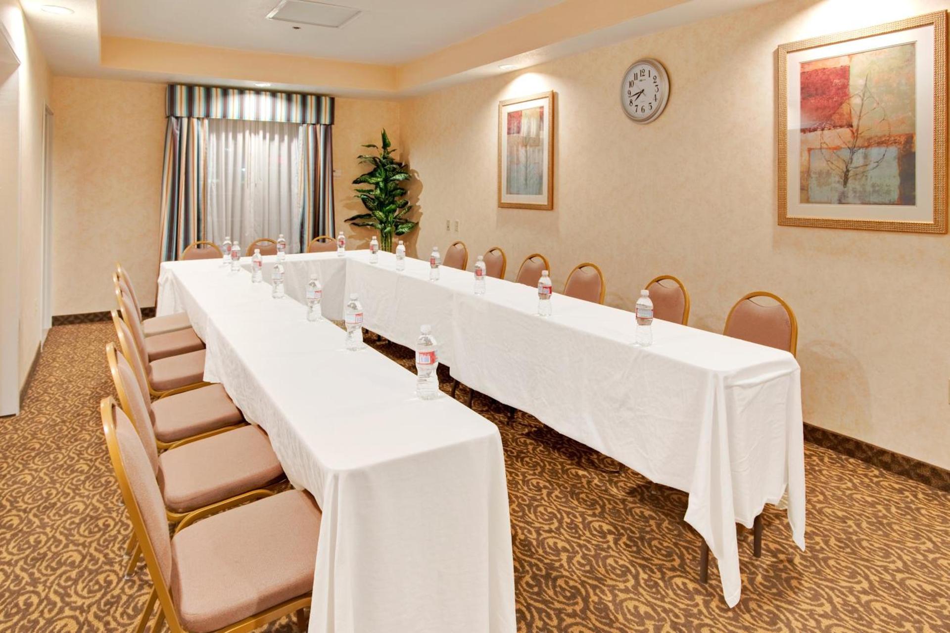 Holiday Inn Express Delano Highway 99 by IHG photo 30