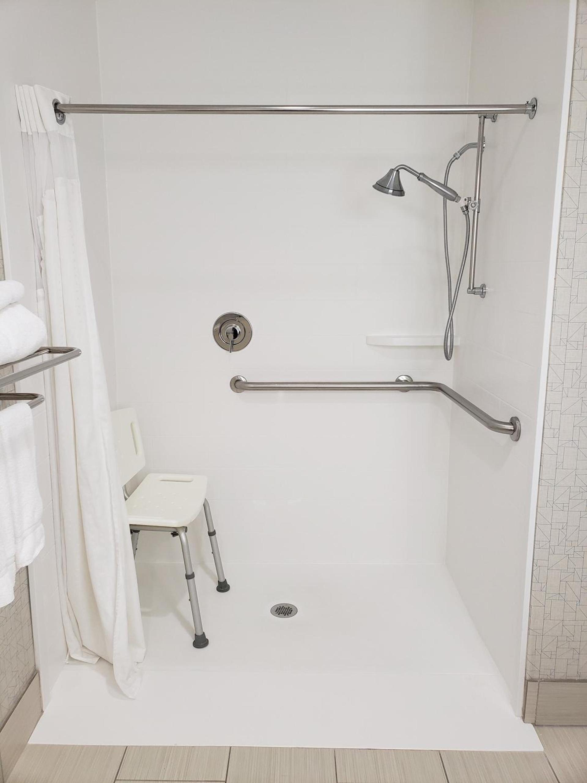 Holiday Inn Express Edgewood-Aberdeen-Bel Air photo 30
