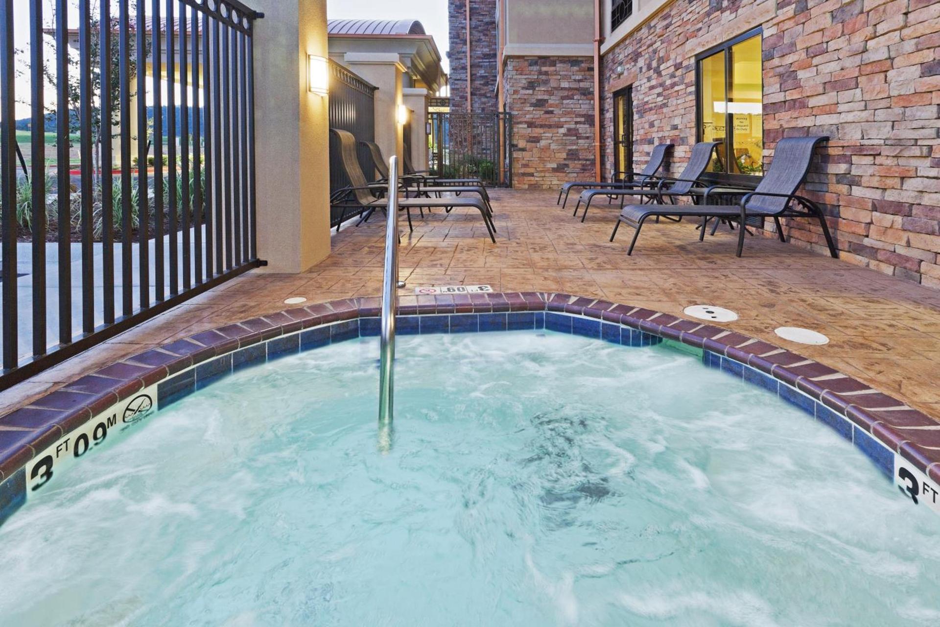 Holiday Inn Express & Suites Poteau by IHG photo 13